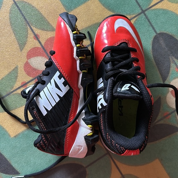 Youth Nike Cleats - Picture 5 of 5